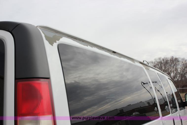 image for item J2319 2010 Chevrolet Express 3500 Extended van