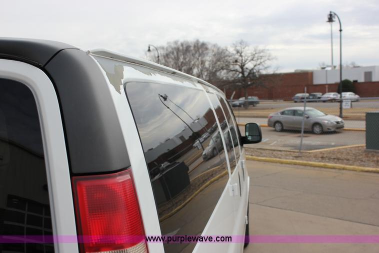 image for item J2319 2010 Chevrolet Express 3500 Extended van