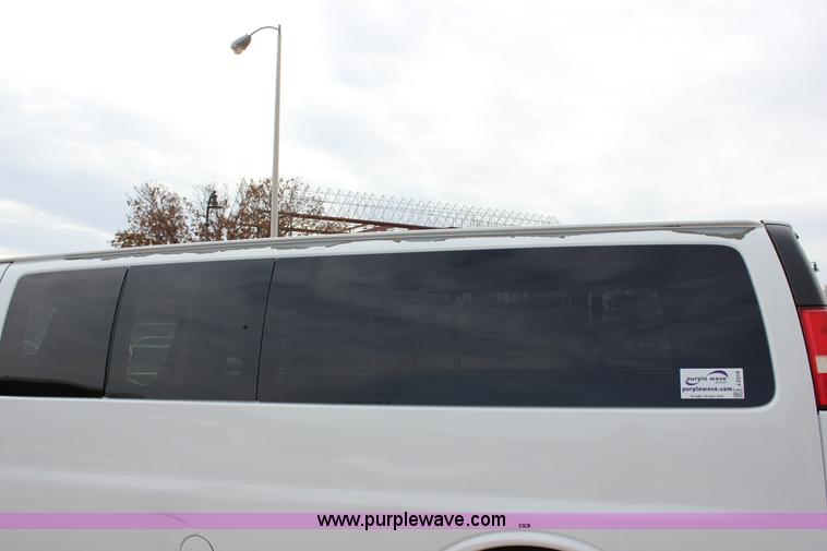 image for item J2319 2010 Chevrolet Express 3500 Extended van