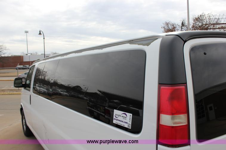 image for item J2319 2010 Chevrolet Express 3500 Extended van