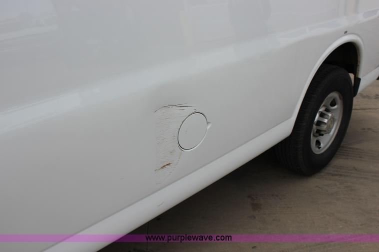 image for item J2319 2010 Chevrolet Express 3500 Extended van