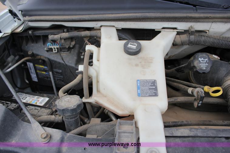 image for item J2319 2010 Chevrolet Express 3500 Extended van