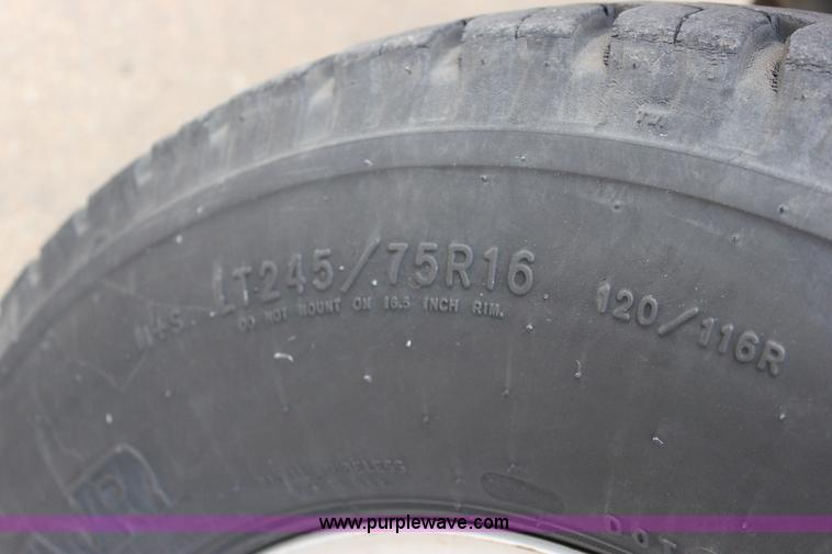 image for item J2319 2010 Chevrolet Express 3500 Extended van