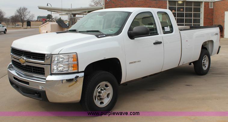 image for item J2320 2010 Chevrolet Silverado 2500HD LS Ext. Cab pickup truck