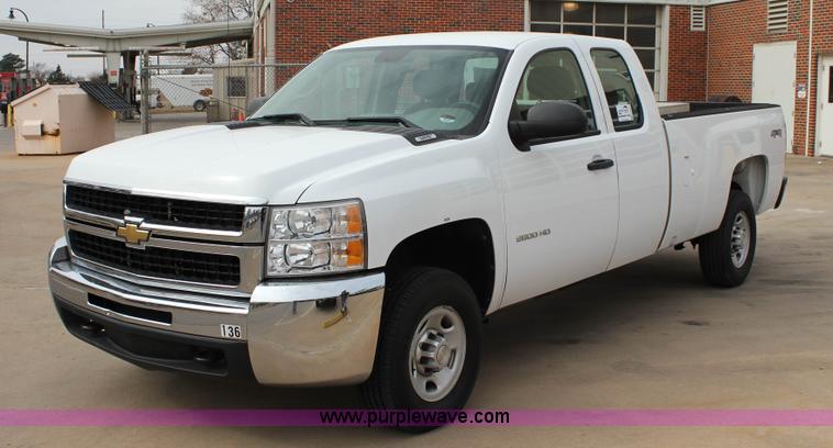 image for item J2320 2010 Chevrolet Silverado 2500HD LS Ext. Cab pickup truck