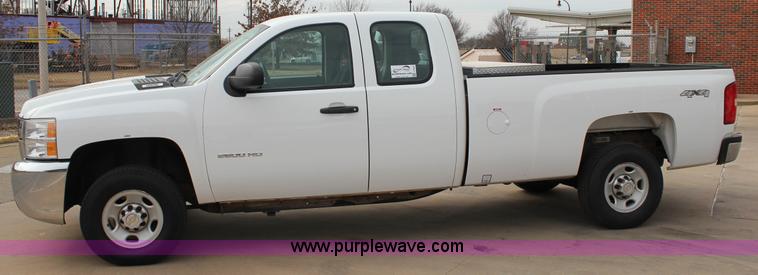 image for item J2320 2010 Chevrolet Silverado 2500HD LS Ext. Cab pickup truck