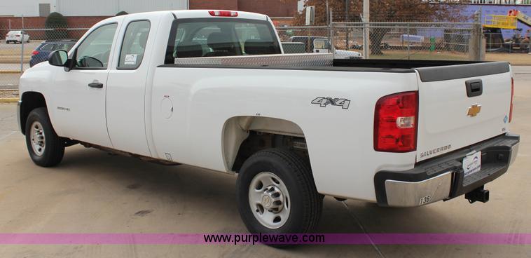 image for item J2320 2010 Chevrolet Silverado 2500HD LS Ext. Cab pickup truck