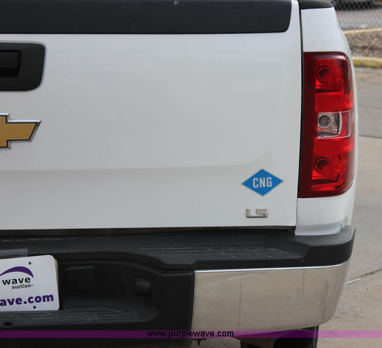 image for item J2320 2010 Chevrolet Silverado 2500HD LS Ext. Cab pickup truck