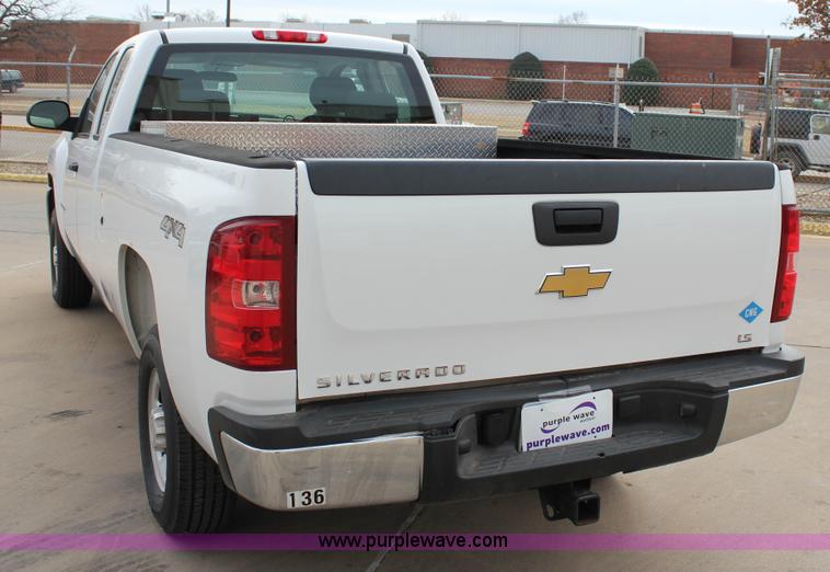 image for item J2320 2010 Chevrolet Silverado 2500HD LS Ext. Cab pickup truck