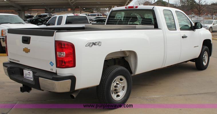 image for item J2320 2010 Chevrolet Silverado 2500HD LS Ext. Cab pickup truck