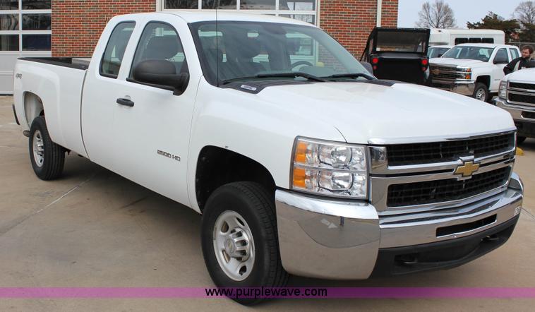 image for item J2320 2010 Chevrolet Silverado 2500HD LS Ext. Cab pickup truck