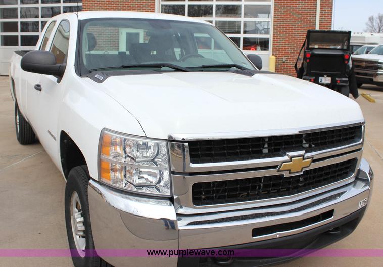 image for item J2320 2010 Chevrolet Silverado 2500HD LS Ext. Cab pickup truck