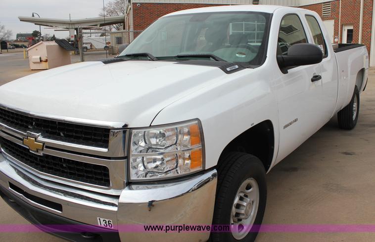 image for item J2320 2010 Chevrolet Silverado 2500HD LS Ext. Cab pickup truck
