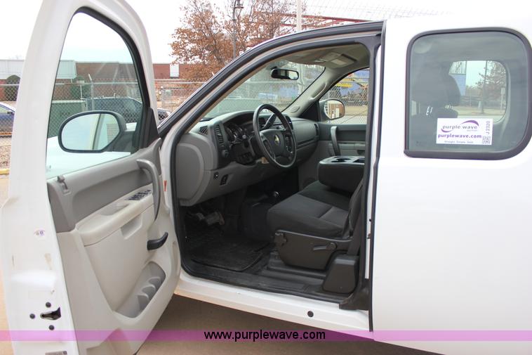 image for item J2320 2010 Chevrolet Silverado 2500HD LS Ext. Cab pickup truck