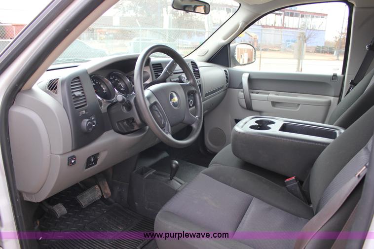 image for item J2320 2010 Chevrolet Silverado 2500HD LS Ext. Cab pickup truck