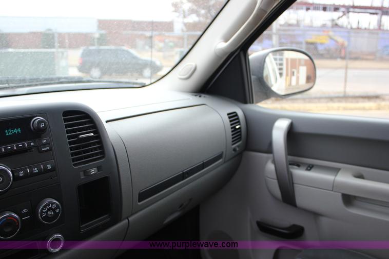 image for item J2320 2010 Chevrolet Silverado 2500HD LS Ext. Cab pickup truck