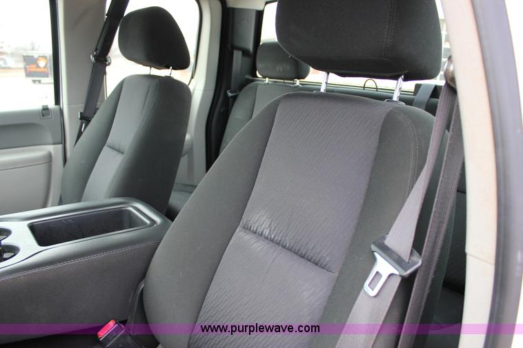 image for item J2320 2010 Chevrolet Silverado 2500HD LS Ext. Cab pickup truck