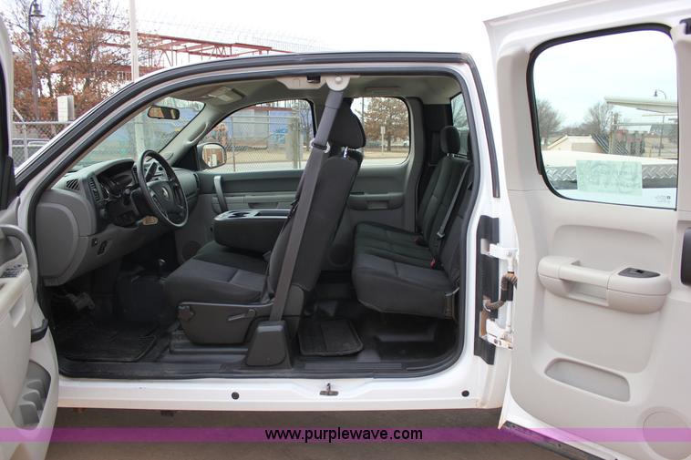 image for item J2320 2010 Chevrolet Silverado 2500HD LS Ext. Cab pickup truck