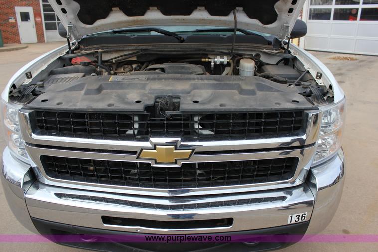 image for item J2320 2010 Chevrolet Silverado 2500HD LS Ext. Cab pickup truck