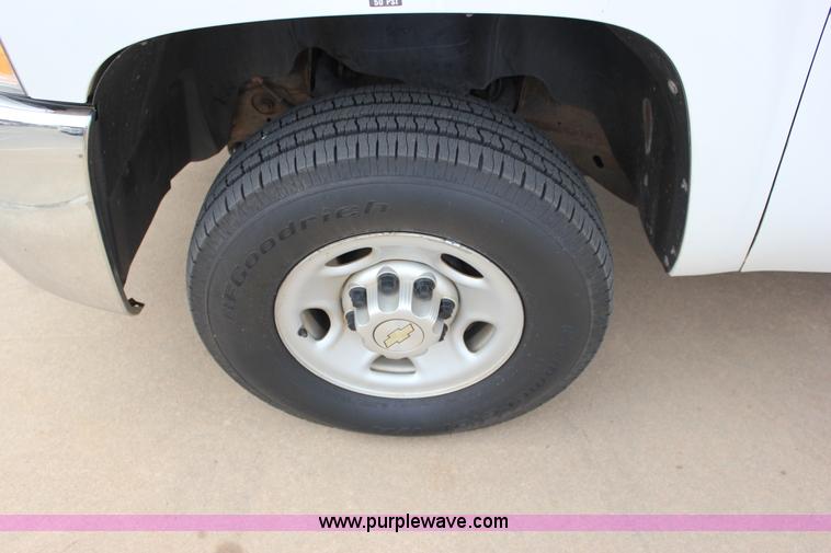 image for item J2320 2010 Chevrolet Silverado 2500HD LS Ext. Cab pickup truck