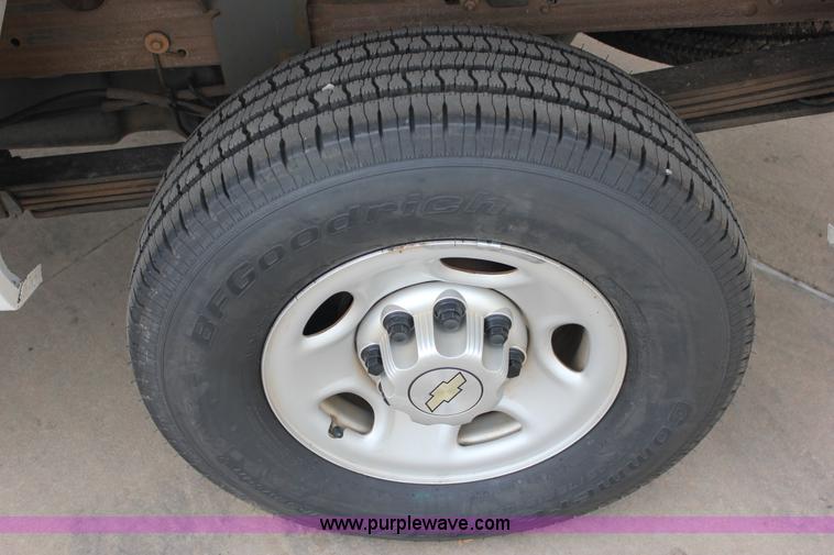 image for item J2320 2010 Chevrolet Silverado 2500HD LS Ext. Cab pickup truck