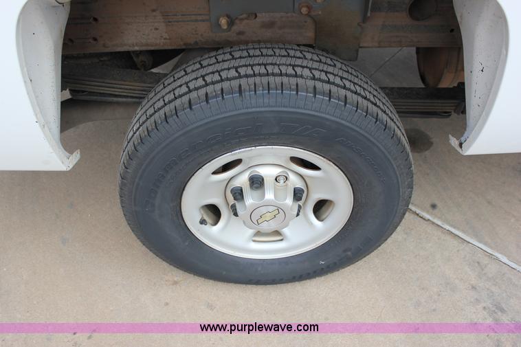 image for item J2320 2010 Chevrolet Silverado 2500HD LS Ext. Cab pickup truck