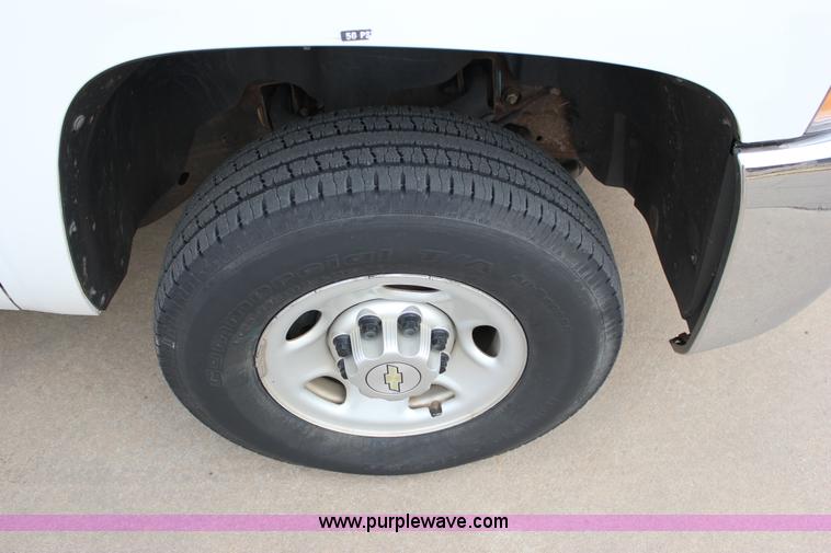 image for item J2320 2010 Chevrolet Silverado 2500HD LS Ext. Cab pickup truck
