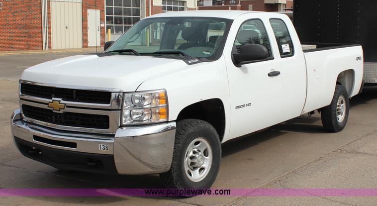 image for item J2321 2010 Chevrolet Silverado 2500HD LS Ext. Cab pickup truck