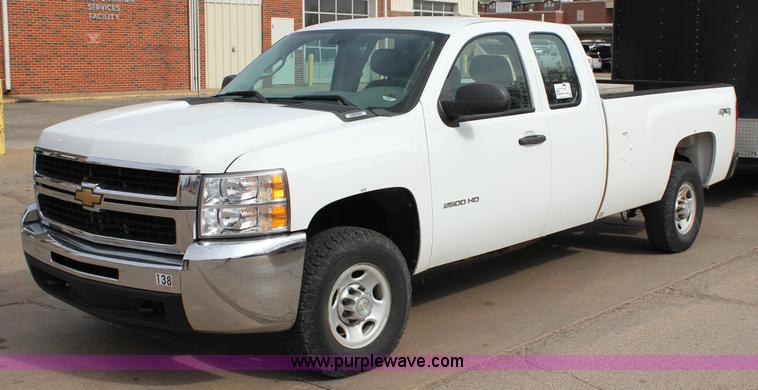 image for item J2321 2010 Chevrolet Silverado 2500HD LS Ext. Cab pickup truck