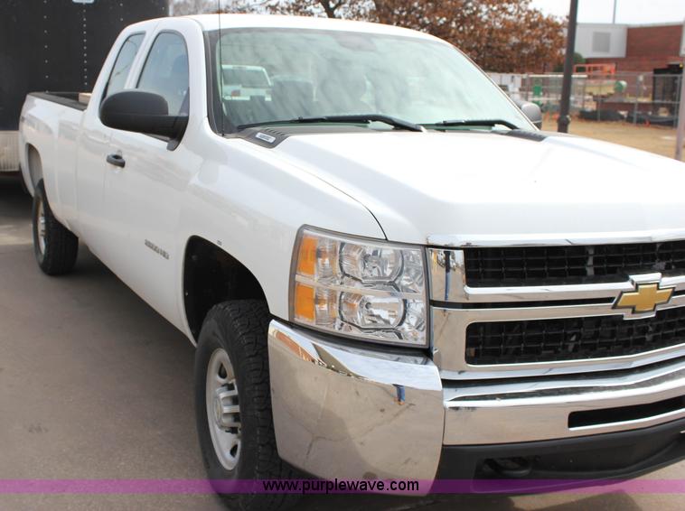image for item J2321 2010 Chevrolet Silverado 2500HD LS Ext. Cab pickup truck