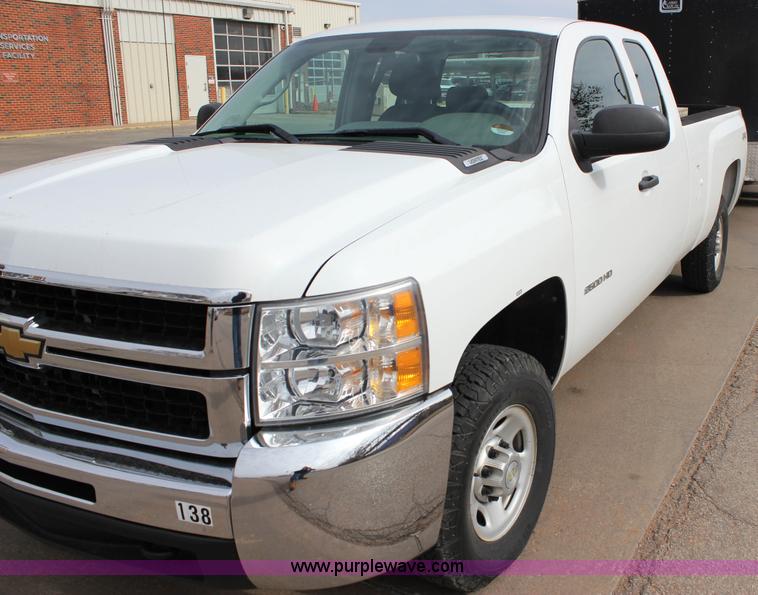 image for item J2321 2010 Chevrolet Silverado 2500HD LS Ext. Cab pickup truck