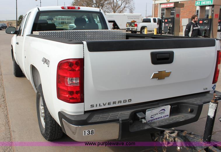 image for item J2321 2010 Chevrolet Silverado 2500HD LS Ext. Cab pickup truck