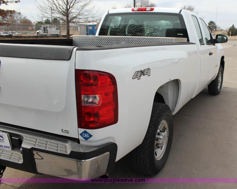 image for item J2321 2010 Chevrolet Silverado 2500HD LS Ext. Cab pickup truck