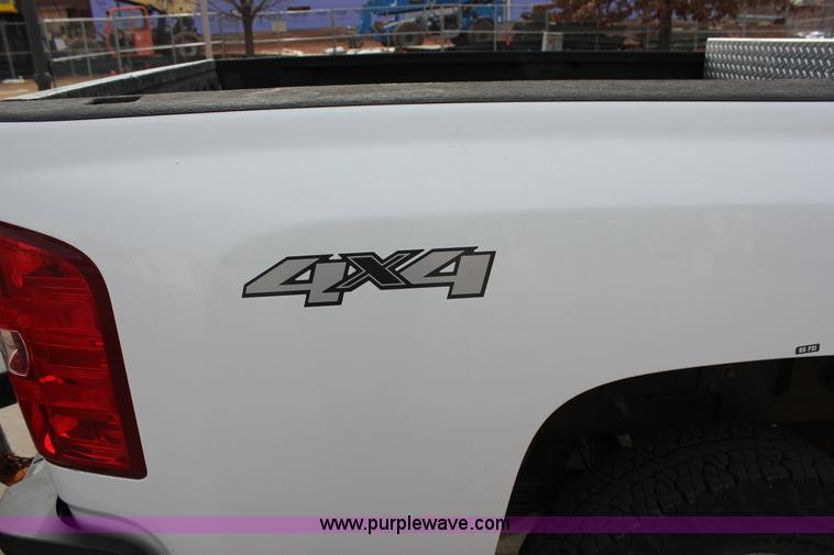 image for item J2321 2010 Chevrolet Silverado 2500HD LS Ext. Cab pickup truck
