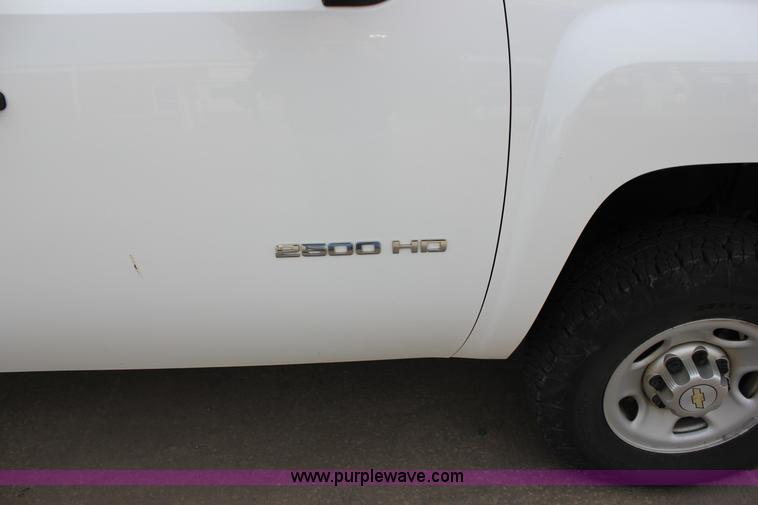image for item J2321 2010 Chevrolet Silverado 2500HD LS Ext. Cab pickup truck