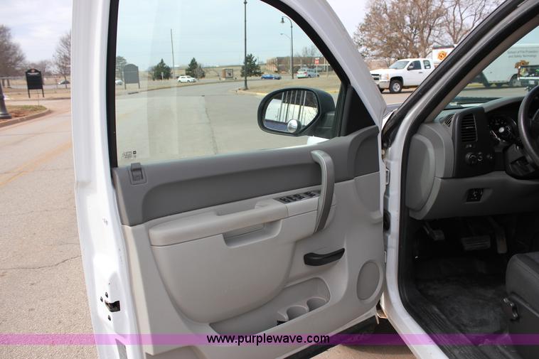 image for item J2321 2010 Chevrolet Silverado 2500HD LS Ext. Cab pickup truck