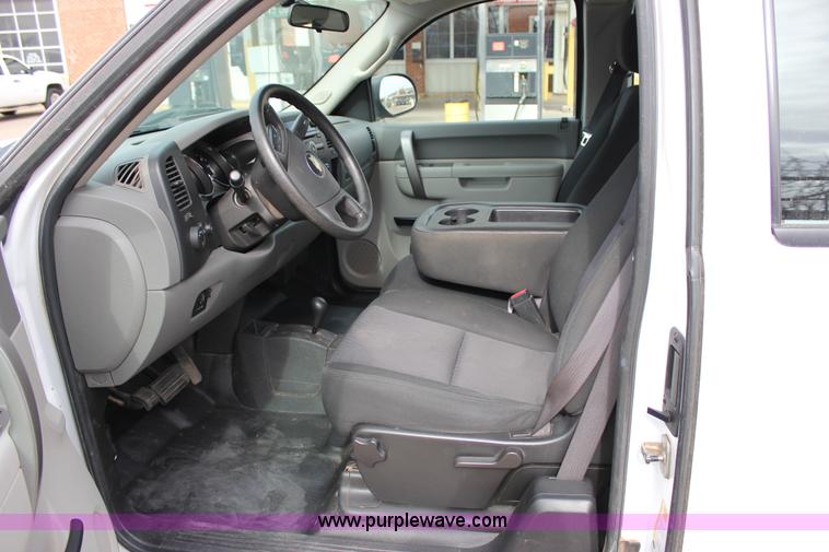 image for item J2321 2010 Chevrolet Silverado 2500HD LS Ext. Cab pickup truck