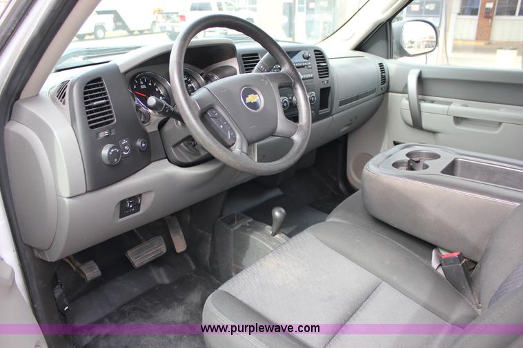 image for item J2321 2010 Chevrolet Silverado 2500HD LS Ext. Cab pickup truck