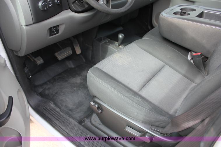 image for item J2321 2010 Chevrolet Silverado 2500HD LS Ext. Cab pickup truck