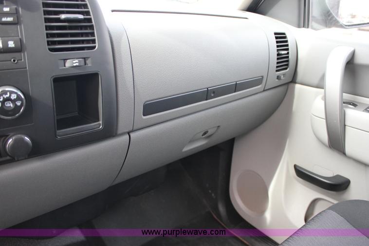 image for item J2321 2010 Chevrolet Silverado 2500HD LS Ext. Cab pickup truck