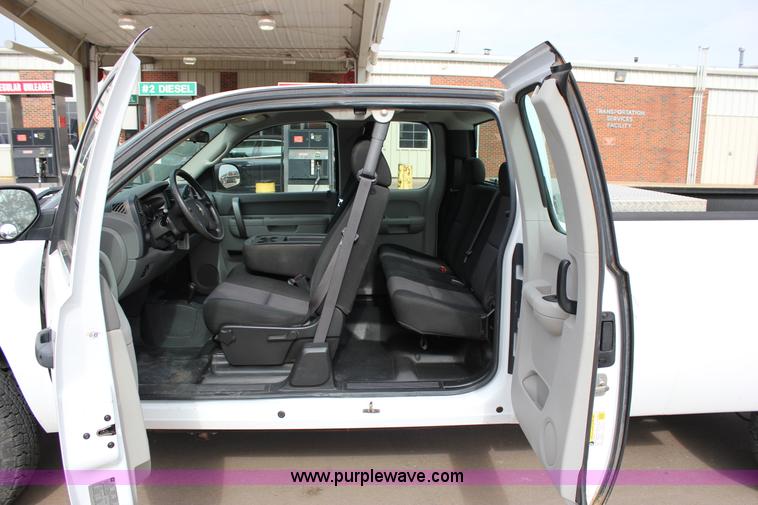 image for item J2321 2010 Chevrolet Silverado 2500HD LS Ext. Cab pickup truck
