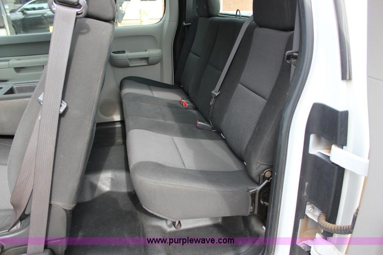 image for item J2321 2010 Chevrolet Silverado 2500HD LS Ext. Cab pickup truck