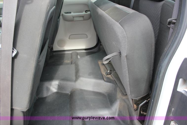 image for item J2321 2010 Chevrolet Silverado 2500HD LS Ext. Cab pickup truck