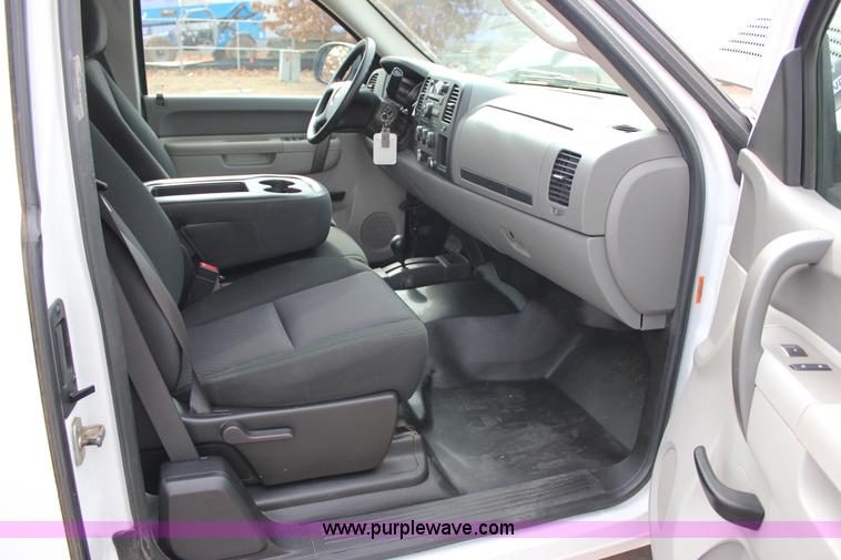 image for item J2321 2010 Chevrolet Silverado 2500HD LS Ext. Cab pickup truck