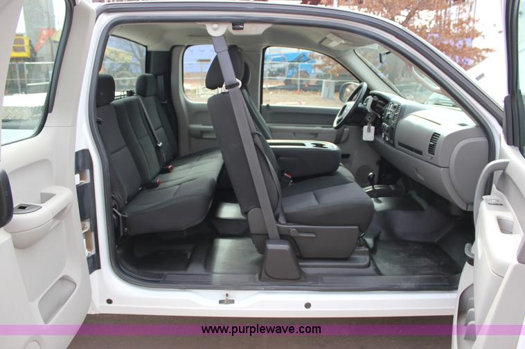 image for item J2321 2010 Chevrolet Silverado 2500HD LS Ext. Cab pickup truck