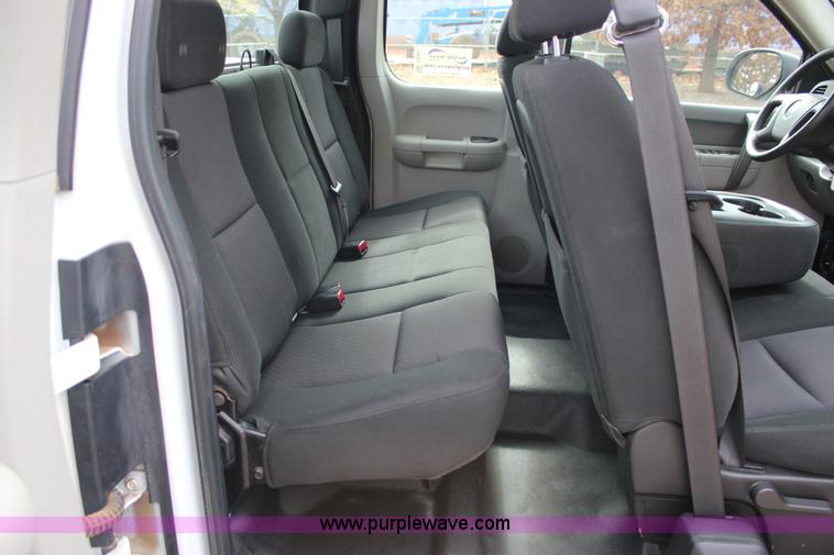 image for item J2321 2010 Chevrolet Silverado 2500HD LS Ext. Cab pickup truck