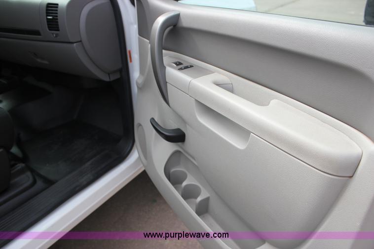 image for item J2321 2010 Chevrolet Silverado 2500HD LS Ext. Cab pickup truck