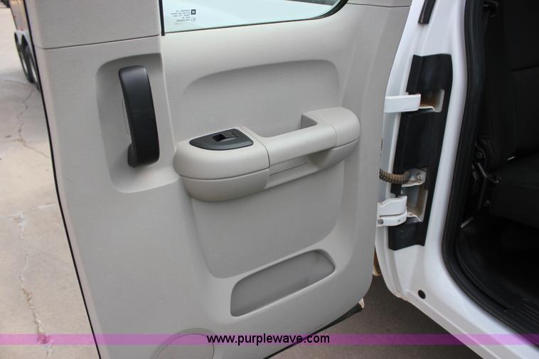 image for item J2321 2010 Chevrolet Silverado 2500HD LS Ext. Cab pickup truck