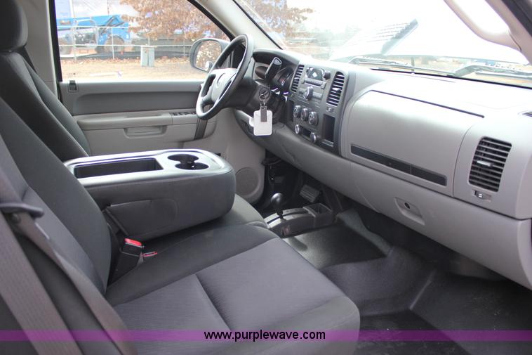 image for item J2321 2010 Chevrolet Silverado 2500HD LS Ext. Cab pickup truck