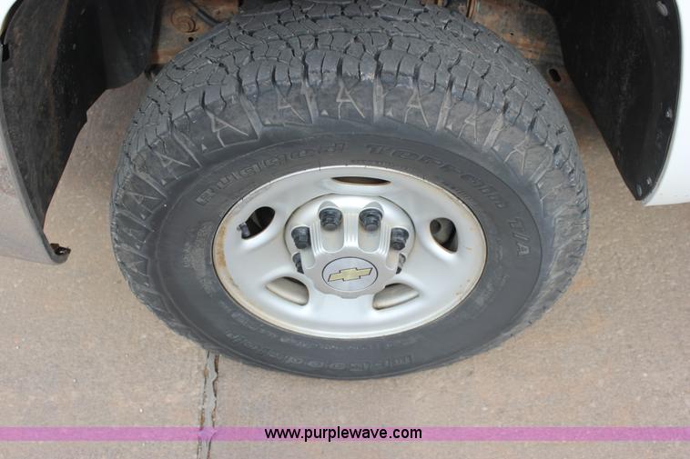 image for item J2321 2010 Chevrolet Silverado 2500HD LS Ext. Cab pickup truck